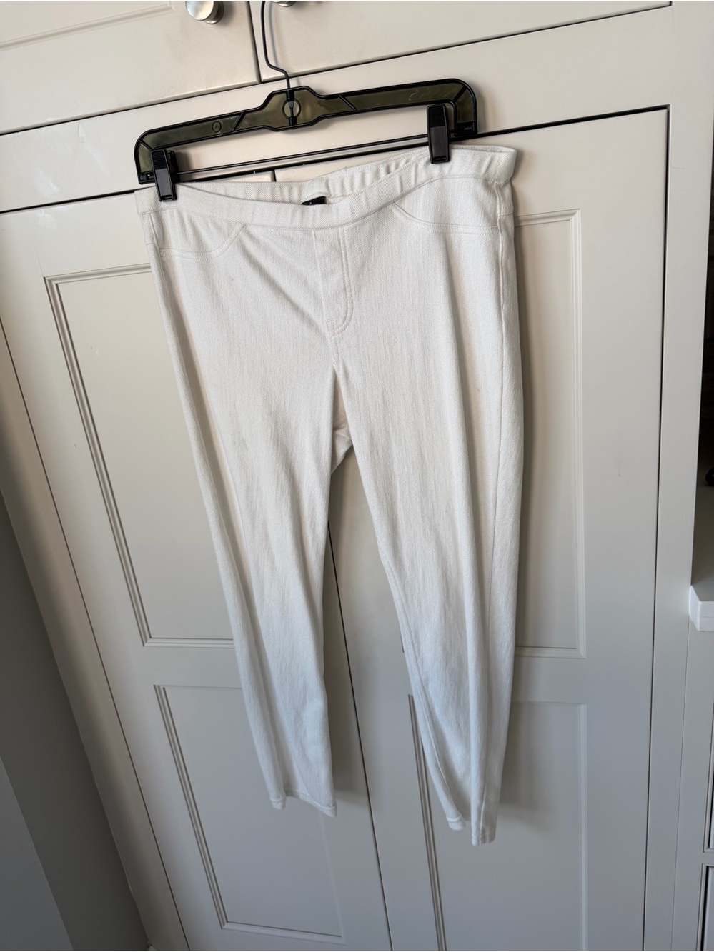 White Textured Stretch Leggings by Hue